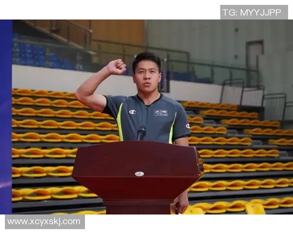 越南足球明星举牌引发热议展现体育精神与文化交流